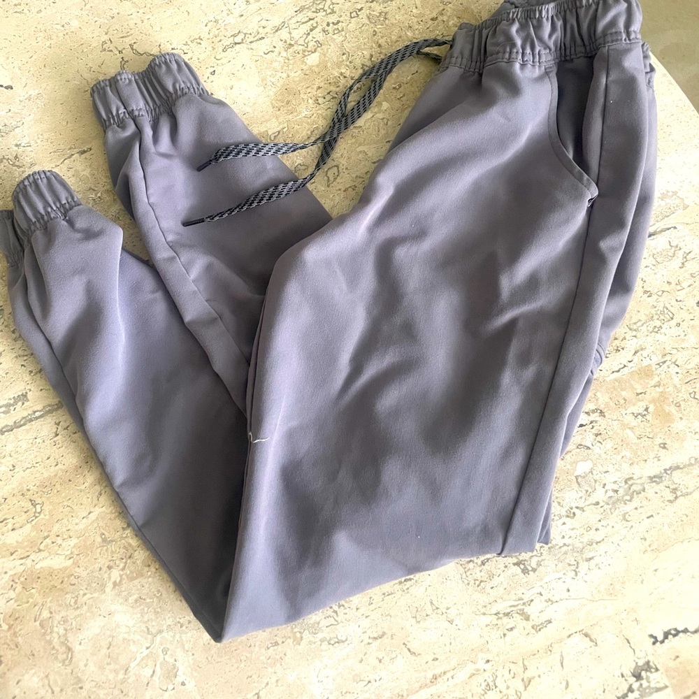 Jaanuu jogger scrubs